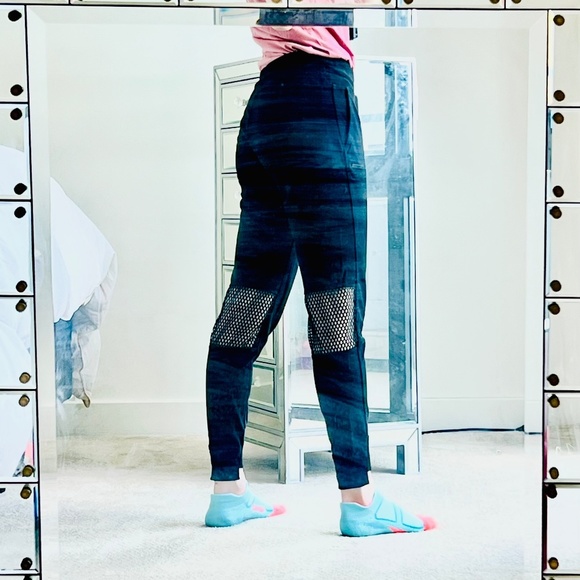 CALVIN KLEIN PERFORMANCE- Wms Black Joggers (French Terry Knit w/ Mesh) RN#54163 - Picture 4 of 16